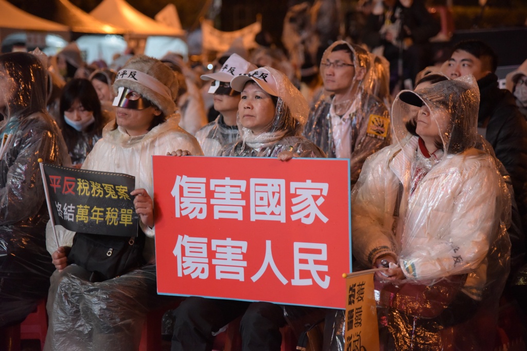 台灣人民要覺醒，揪出危害國家的公敵。